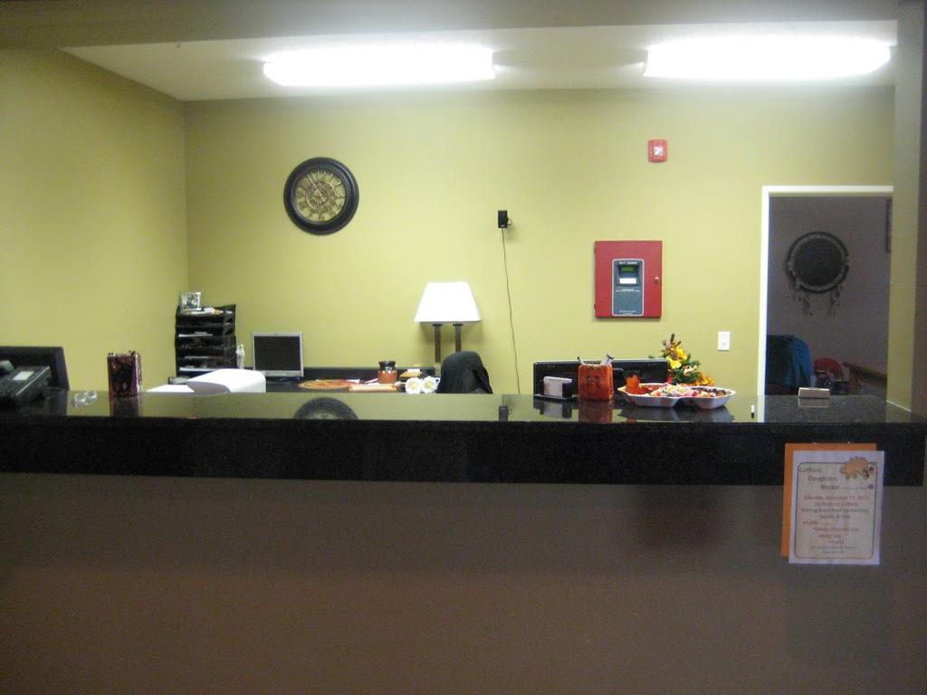 Bowman Inn And Suites Buitenkant foto